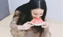 网红小雪吃瓜照片原视频,揭秘幕后原视频精彩瞬间