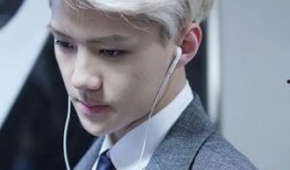 吴世勋爆料女友视频播放,甜蜜瞬间曝光，甜蜜互动引网友热议