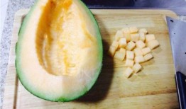 海底捞吃哈密瓜免费嘛现在,哈密瓜免费大放送，吃出夏日清凉！