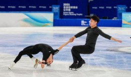 媒体爆料花样滑冰视频,揭秘花样滑冰背后的精彩瞬间